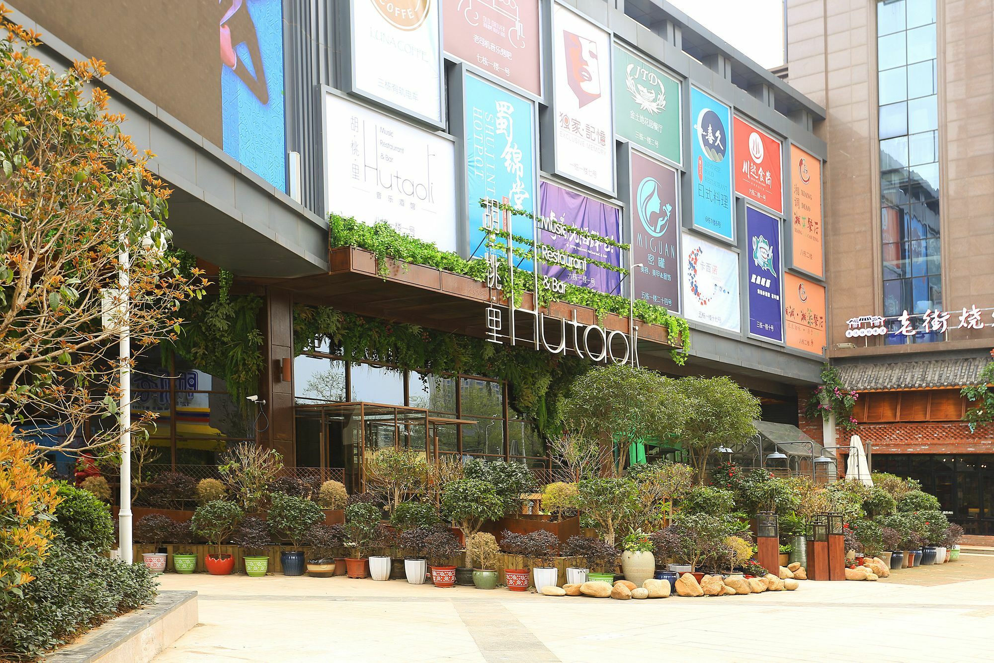 Line 2 Apartment Wuhan Exteriör bild
